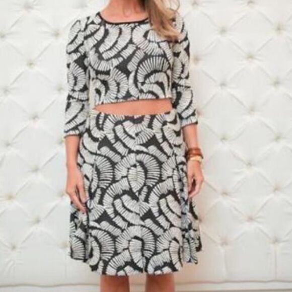 Hunter Bell Kramer Black & White Long Sleeve Cropped Top & Circle Skirt Set SZ S
